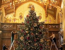 El árbol de Navidad colocado este año en el St George's Hall del castillo de Windsor. INSTAGRAM/@ROYALCOLLECTIONTRUST