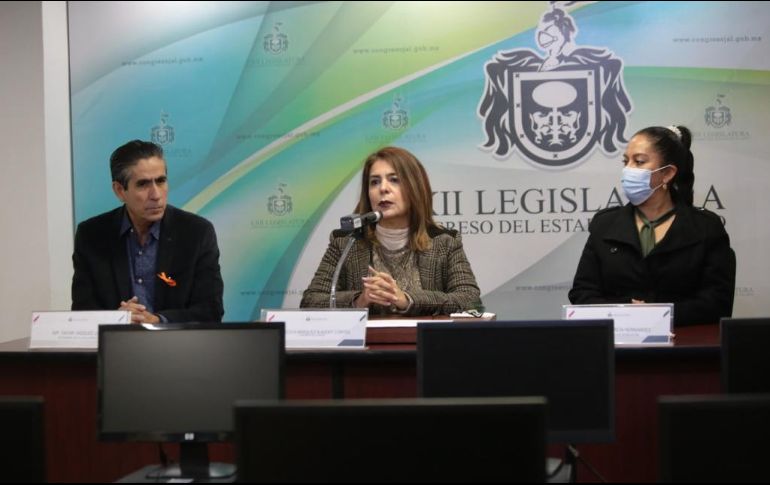 Cecilia Márquez Alkadef dijo que tienen un centenar de testimonios de empleados temporales a los que les condicionaron la renovación de sus contratos. ESPECIAL /