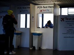 Además de España, numerosos países han detectado ya casos vinculados a la variante ómicron, como Reino Unido, Alemania, Canadá y Holanda. Un área de pruebas COVID-19 en el aeropuerto de Schiphol, en Holanda. AFP/K. Tribouillard