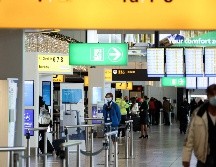 Aunque la respuesta inicial global al COVID-19 fue criticada de ser lenta y caótica, la reacción a la nueva variante fue rápida. AFP/K. Tribouillard
