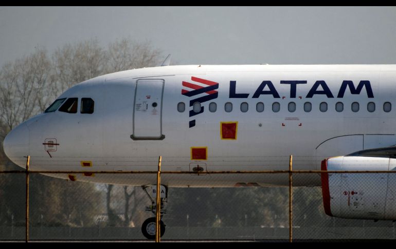 Con las horas se aminoró el desplome, para cerrar finalmente con una caída de 45.4% a 512 pesos por acción (0.6 dólares). AFP/ M. Bernetti