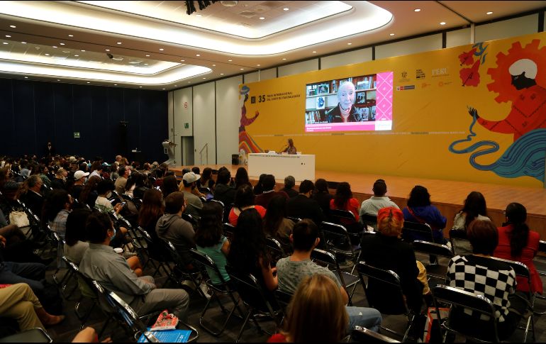 La etóloga inglesa participó virtualmente con la charla 