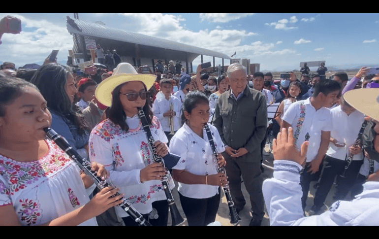 Las bandas de música de Santiago Matatlán, San Dionisio Ocotlán y Ocotlán de Morelos, interpretaron 