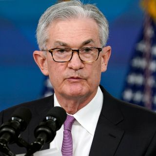 COVID-19: Ómicron amenaza la economía de EU, advierte la Fed