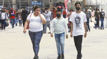 CONSERVAR MEDIDAS. Aunque aún no se tiene suficiente información de la nueva variante, expertos recomiendan reforzar el uso del cubrebocas y evitar aglomeraciones. SUN