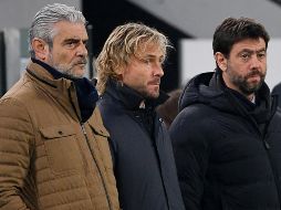 Tensos. Pavel Nedved (centro) y Andrea Agnelli (der.) serían seguidos de cerca por la justicia italiana; la “Juve” podría perder sus títulos de Liga más recientes. AFP