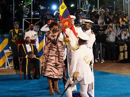 Sandra Mason (c) en la ceremonia en que se declaró a Barbados como república, este martes en Bridgetown, Barbados. AFP/R. Brooks
