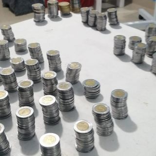 Salda deuda con ocho meses de propinas como “cerillito”