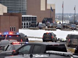 Tras el ataque, la escuela instauró un cierre de emergencia y algunos niños se refugiaron en las aulas mientras los agentes registraban las instalaciones. AP/T. McInturf