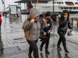 Al menos 63 personas resultaron heridas debido al temporal. AP