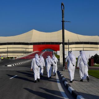 Permitirán aficionados LGBT en Qatar 2022, pero sin "muestras de afecto en público"