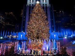 El encendido fue televisado por la cadena NBC y presentado por Al Roker, Savannah Guthrie, Hoda Kotb y Craig Melvin. AP/J. Minchillo