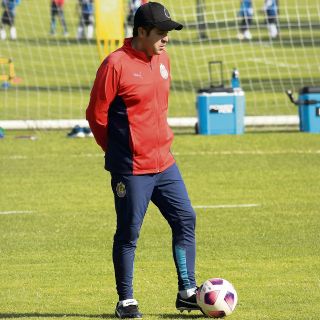 Refuerzos al centro del campo