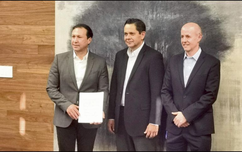 Fortaleza. Representantes de ambas empresas signaron el convenio de colaboración. Especial