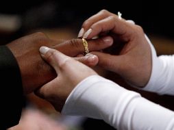 La ayuda para gastos de matrimonio es la prestación en dinero a la que tiene derecho el asegurado, por una sola vez, que contrae matrimonio civil. EFE / ARCHIVO