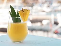 El agua de piña tiene varios beneficios. ESPECIAL/Photo by YesMore Content on Unsplash.