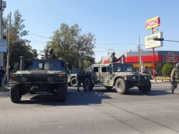 Al mediodía de este jueves, decenas de unidades de la Marina Armada, de la Guardia Nacional y de la FGR arribaron a las calles Circunvalación y Esteban Baca Calderón. EL INFORMADOR/R. Bobadilla
