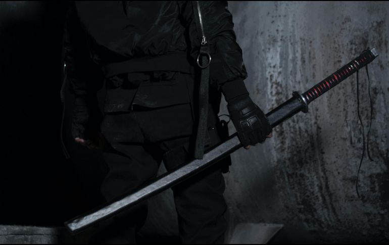 El hombre estaba disfrazado y armado de ninja para realizar actividades delictivas. ESPECIAL/Photo by Mojtaba Hosseinzade on Unsplash