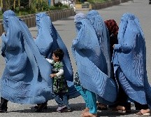 Durante décadas, las mujeres en Afganistán eran tratadas como propiedad, como una moneda de cambio para pagar dinero de sangre o para poner fin a disputas o enemistades tribales. AFP / ARCHIVO