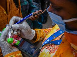 De acuerdo con la OMS muchos países han incrementado sus test para intentar detectar la nueva variante ómicron. AFP / M. Kiran
