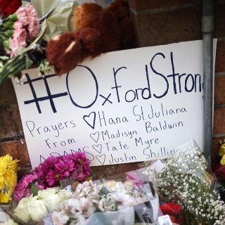 Michigan: Acusan de homicidio involuntario a padres del alumno que mató a cuatro jóvenes