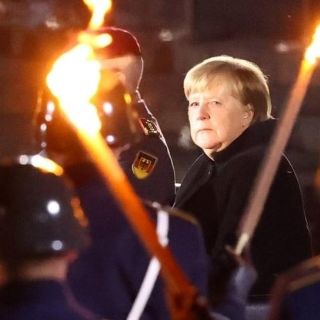Angela Merkel: el emotivo discurso de la canciller alemana y la canción punk que sonó en su despedida