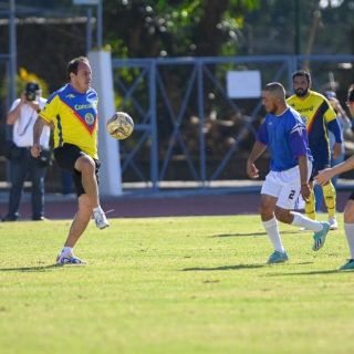 Cuauhtémoc Blanco mete un golazo en cascarita con embajador de Qatar