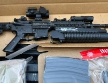 Luego de una inspección, le aseguraron lo que parecía ser una réplica para airsoft de un fusil semiautomático, varios cargadores. ESPECIAL
