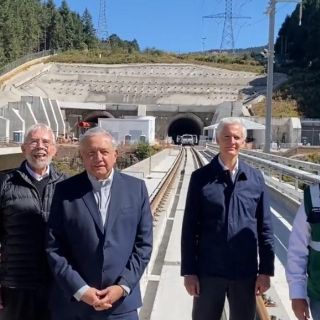 AMLO se compromete a inaugurar el Tren Interurbano en 2023