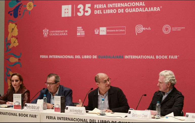 PRESENTACIÓN. De derecha a izquierda: Santiago Creel, el autor, Muñoz Ledo y Ruiz Massieu. EL INFORMADOR/ A. CAMACHO
