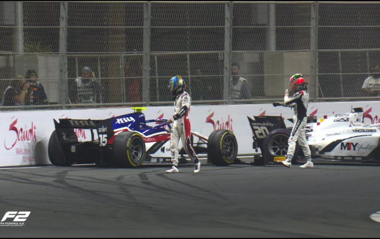 El auto de Theo Pourchaire no avanzó y el monoplaza de Enzo Fittipaldi lo impactó. TWITTER / @Formula2