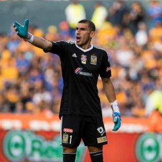 León vs Tigres: Nahuel Guzmán agrede a aficionados tras derrota
