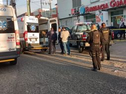 Por el hecho ambos sujetos resultaron lesionados, por lo que fueron trasladados a una unidad de la Cruz Verde, donde minutos después se reportó el fallecimiento de uno de ellos. CORTESÍA/POLICÍA DE GUADALAJARA