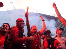 QUE YA EMPIECE. Todo está listo para el inicio del juego, el apoyo es incondicional, impresionante, un color rojo y negro que inunda las gradas del Estadio Jalisco. IMAGO7