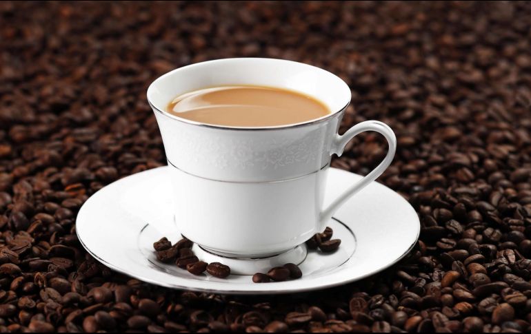 Beber una taza de café por las mañanas puede ser una fuente de energía y claridad mental. EFE / ARCHIVO