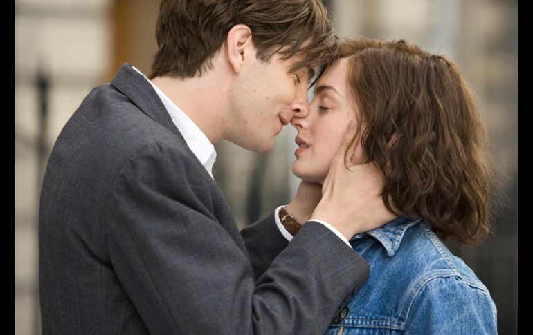 Dexter and Emma en la película 'ONE DAY' de 2011.  FOCUS FEATURES/GILES KEYTE