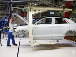 La iniciativa de créditos fiscales para vehículos eléctricos presentada por Biden socavaría la alianza y la competitividad de la zona T-MEC. EFE/J. Sena