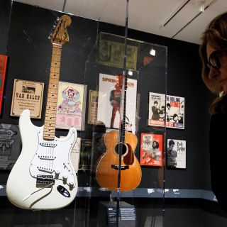 Paul McCartney: La guitarra de Keith Richards y el bajo del ex-Beatle listos para subasta