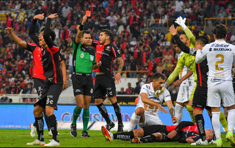 Brizio no encontró fallas en el trabajo de los silbantes César Arturo Ramos en el León vs Tigres, y Antonio Pérez Durán en el Atlas vs Pumas. IMAGO7