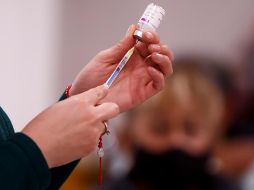 Este martes, el país comenzó a vacunar con dosis de refuerzo contra el virus a todos los mayores de 60 años. EFE/J. Méndez