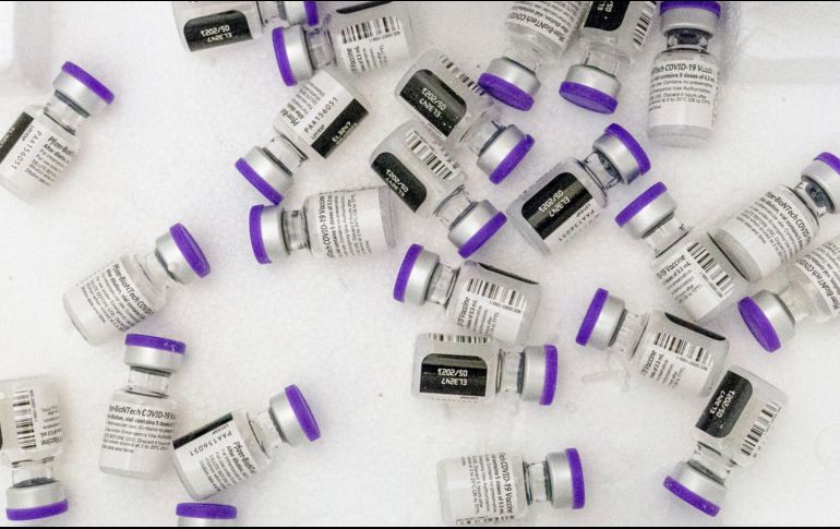 El director ejecutivo de la farmacéutica Pfizer, Albert Bourla apuntó que su compañía está investigando la protección de sus vacunas contra esta variante. AP / ARCHIVO