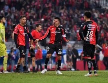 LÍDER. En tan solo un año, Aldo se ganó el cariño y admiración de la Fiel, al grado de ser quien hondea la bandera rojinegra en el centro del campo, lo que le acarrea vítores y aplausos.  IMAGO7