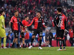 LÍDER. En tan solo un año, Aldo se ganó el cariño y admiración de la Fiel, al grado de ser quien hondea la bandera rojinegra en el centro del campo, lo que le acarrea vítores y aplausos.  IMAGO7