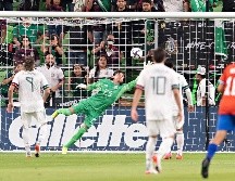 POSTAL. Al inicio del encuentro, Carlos Acevedo realizó una atajada monumental. IMAGO7