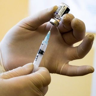 COVID: EU autoriza dosis de refuerzo para jóvenes de 16 y 17 años