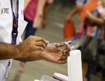 La EMA ha aprobado hasta ahora cuatro vacunas, dos tratamientos con anticuerpos, y permitido el uso de urgencia de las píldoras del laboratorio Merck.  SUN / ARCHIVO