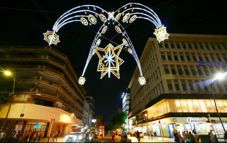 El ornato navideño 2021 ilumina las calles de Gudalajara. ESPECIAL/CORTESÍA ©GOBIERNO DE GUADALAJARA.