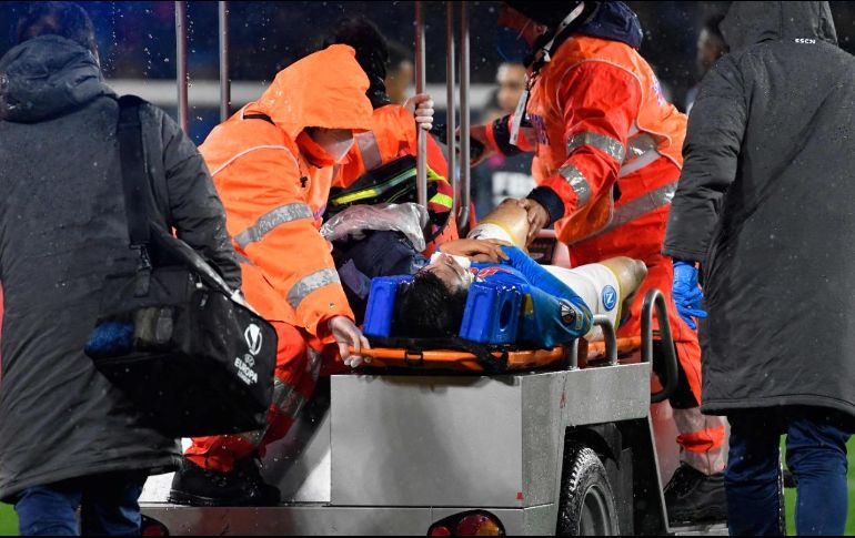Los médicos lo inmovilizaron, le pusieron un collarín y lo trasladaron en ambulancia para realizarle las pruebas médicas necesarias. AFP / A. Pizzoli