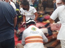 Protección Civil auxilia en la zona del accidente en la carretera entre Chiapa de Corzo y Tuxtla Gutiérrez. FACEBOOK/pcivilchiapas.chiapas