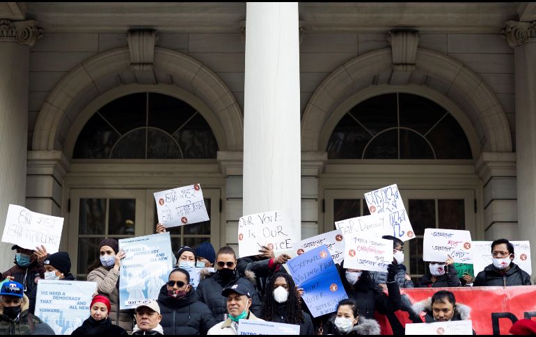 El resultado de la votación fue recibido con aplausos y vítores por inmigrantes y activistas de una amplia coalición de organizaciones. EFE/J. Lane